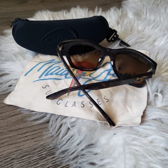 MAUI JIM - Sunglasses & case - Picture 4 of 16